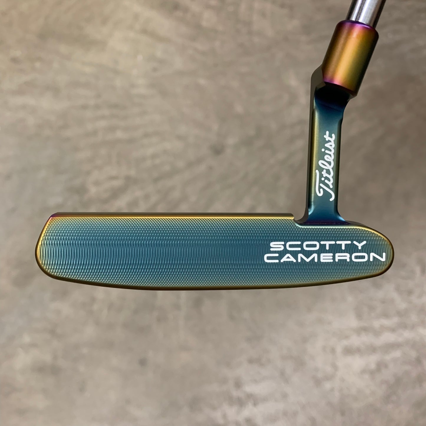 実弾リム搭載!スコッティキャメロン 33.5インチパター レインボーPVD仕上げ