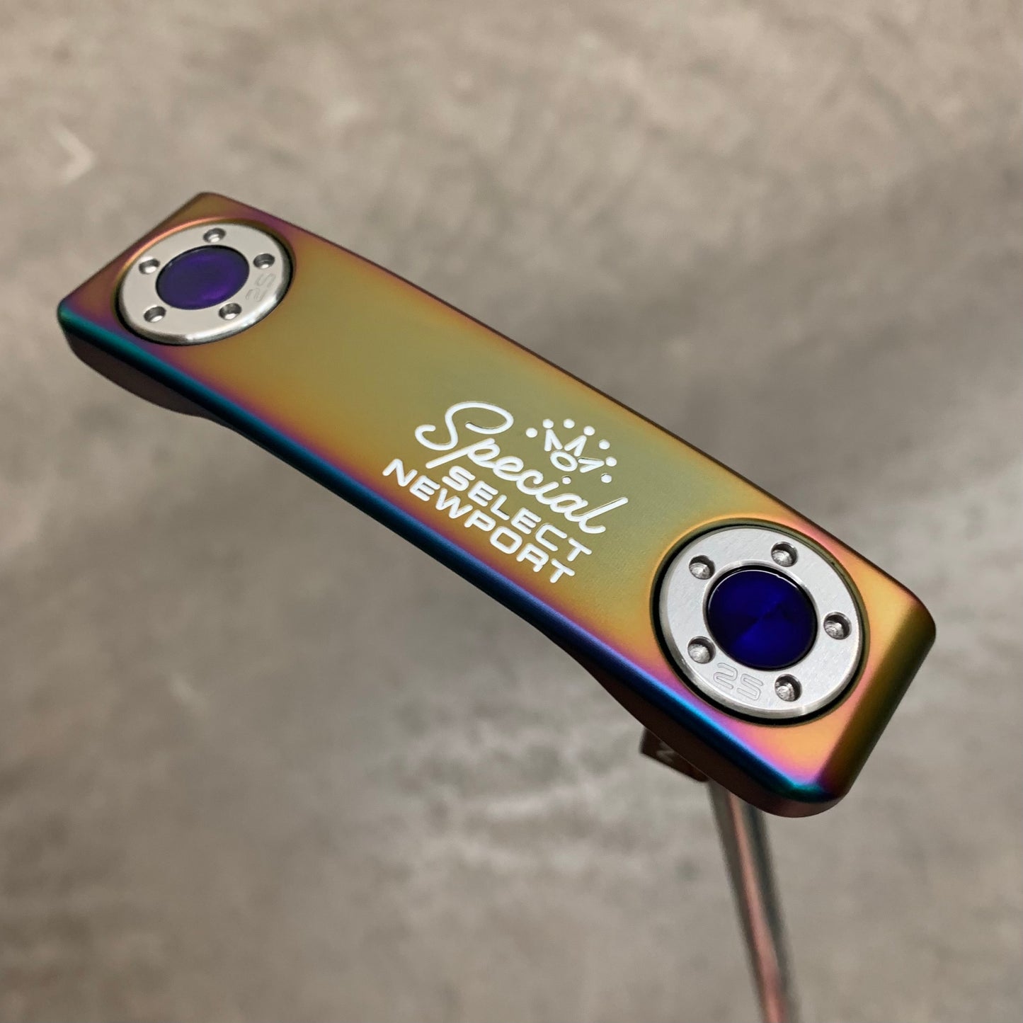 実弾リム搭載!スコッティキャメロン 33.5インチパター レインボーPVD仕上げ