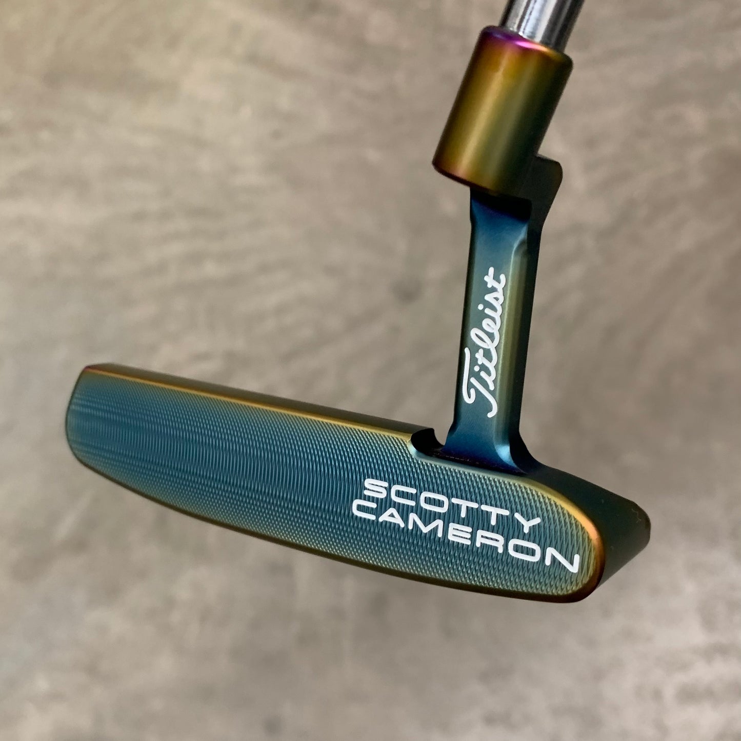 実弾リム搭載!スコッティキャメロン 33.5インチパター レインボーPVD仕上げ