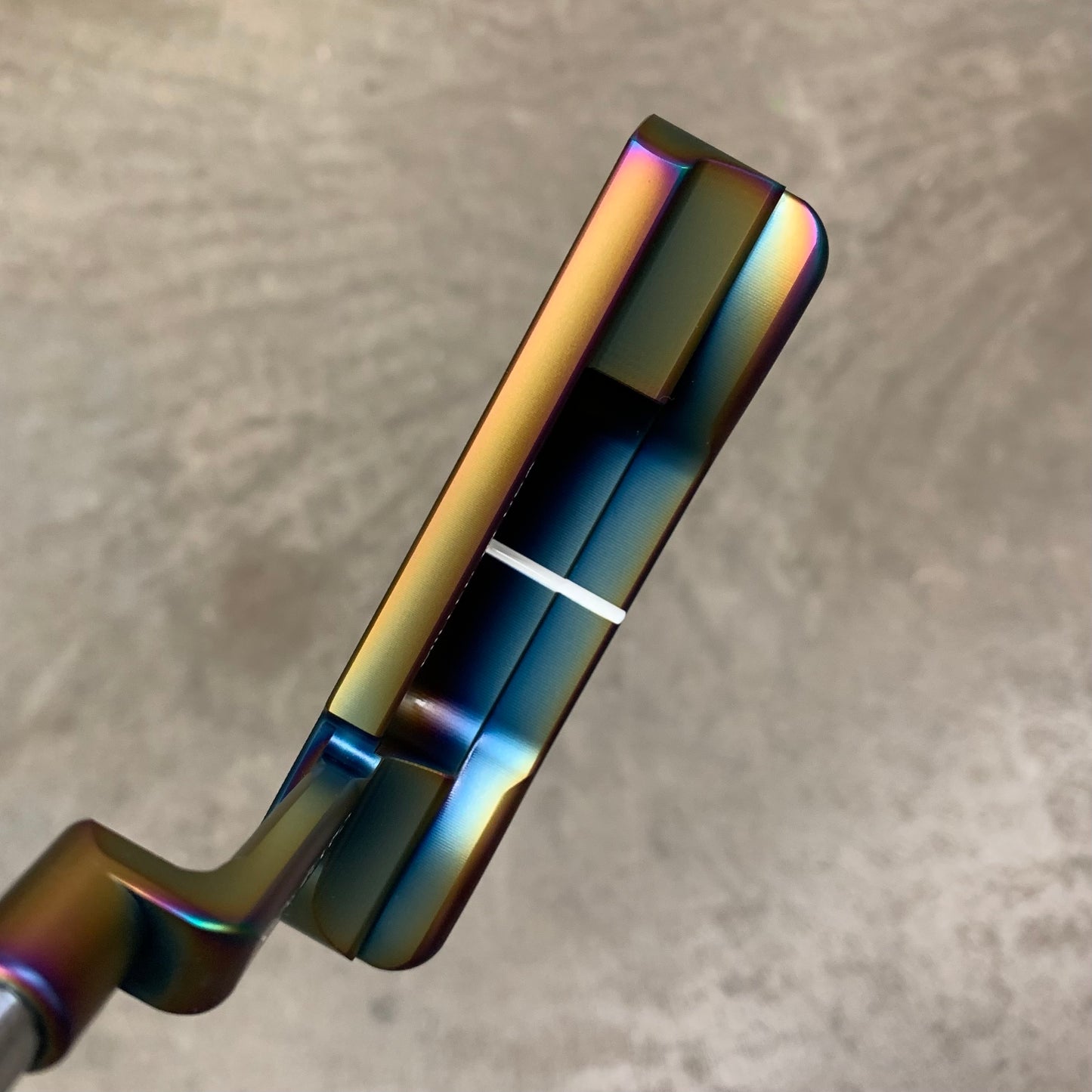 実弾リム搭載!スコッティキャメロン 33.5インチパター レインボーPVD仕上げ