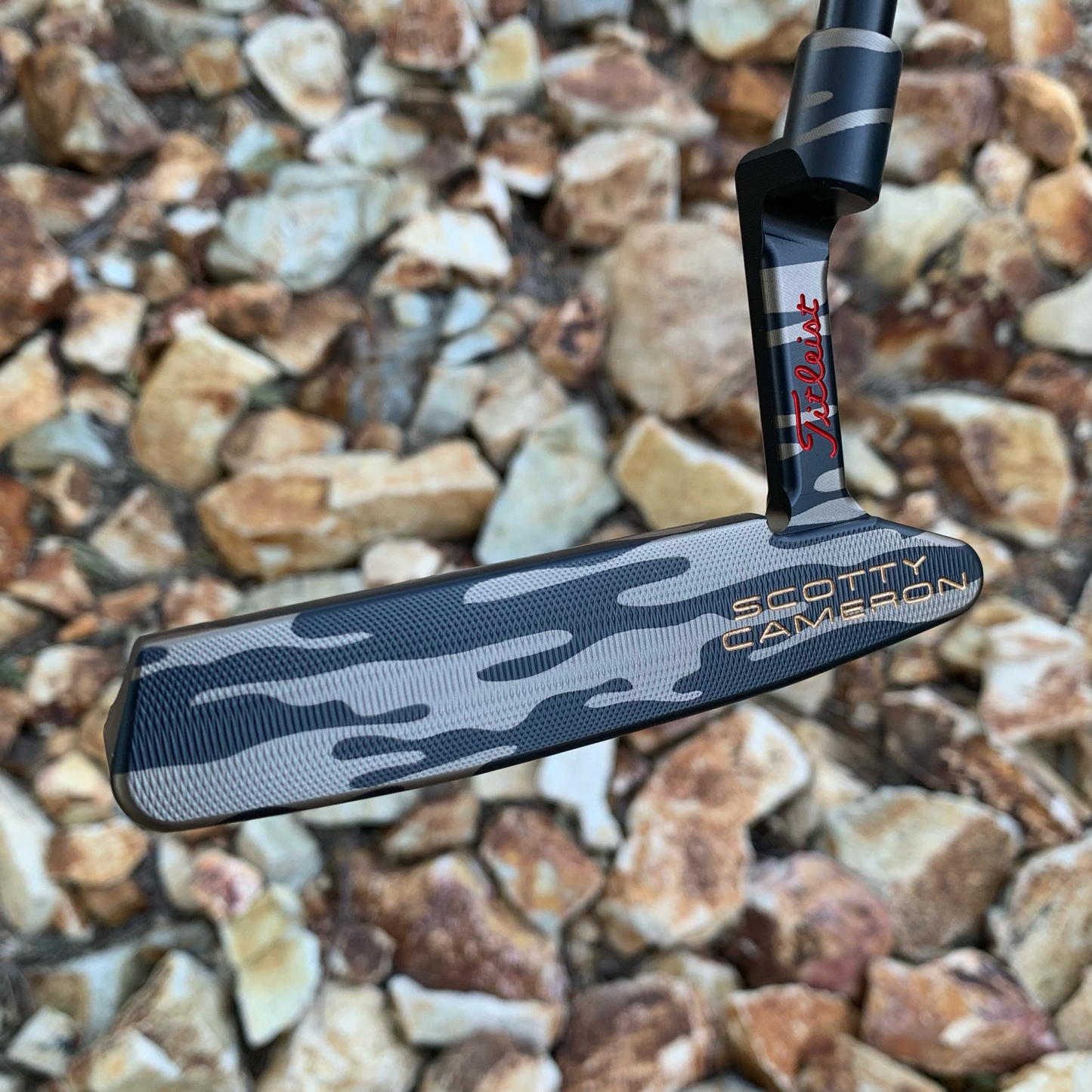 実弾リム搭載!スコッティキャメロン 33.5インチパター ブラックPVD+レーザーエッチングカモフラ仕上げ