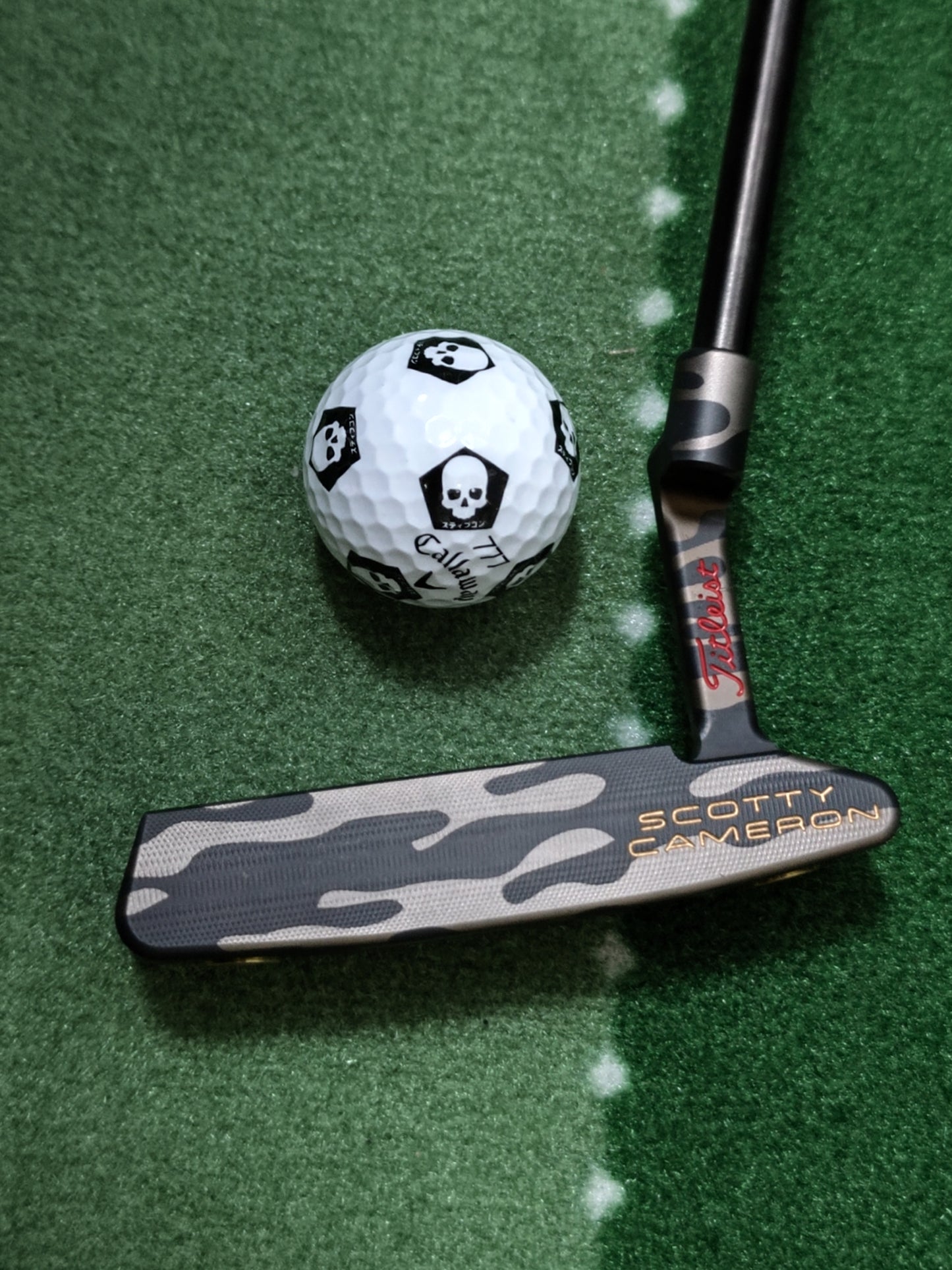 実弾リム搭載!スコッティキャメロン 33.5インチパター ブラックPVD+レーザーエッチングカモフラ仕上げ