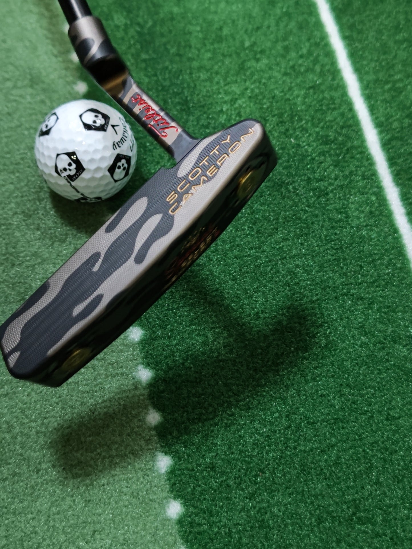 実弾リム搭載!スコッティキャメロン 33.5インチパター ブラックPVD+レーザーエッチングカモフラ仕上げ