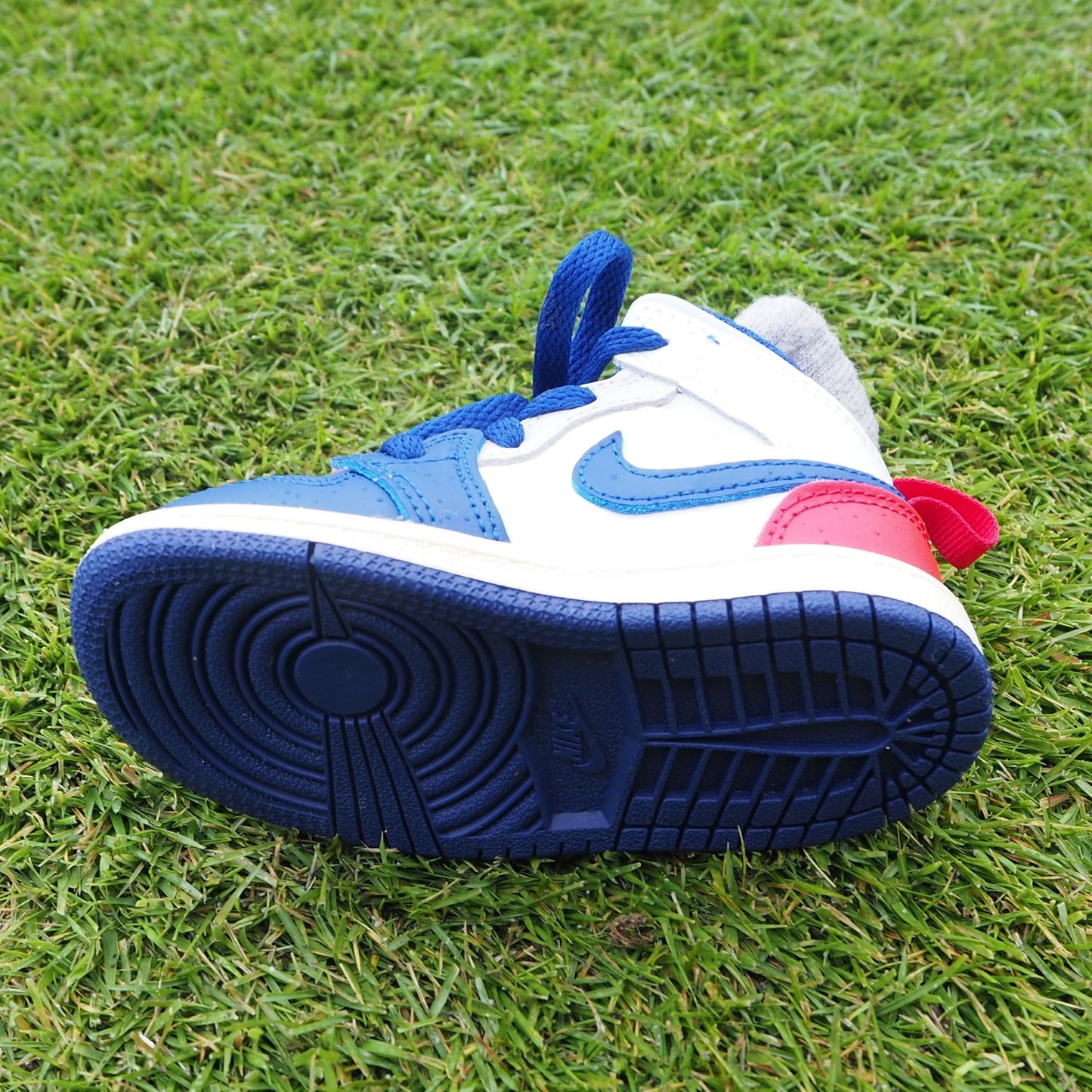 スニーカーパターカバー105 /Jordan 1 Mid [UNIVERSITY RED]