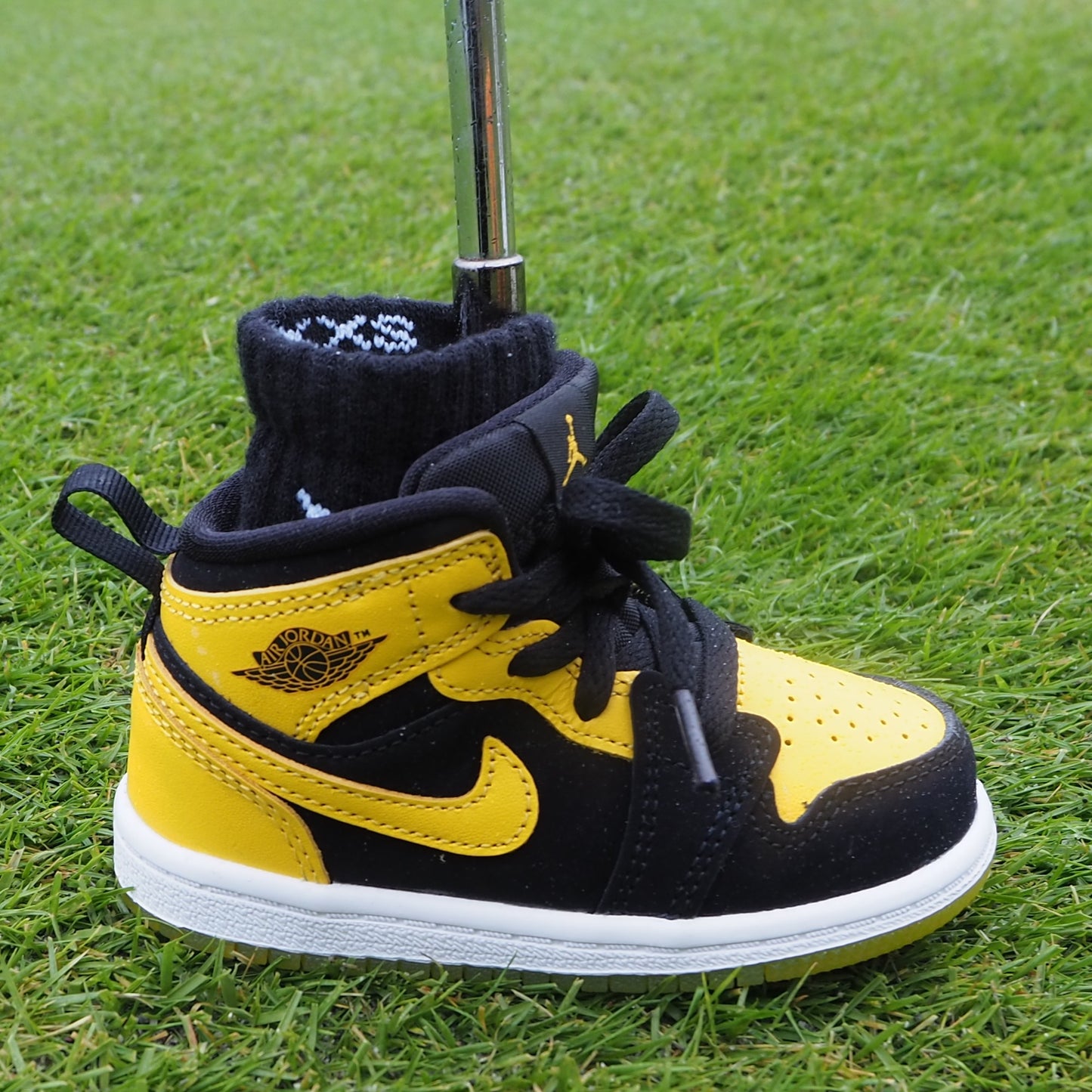 スニーカーパターカバー302/Jordan 1 Mid SE [VARSITY MAIZE]