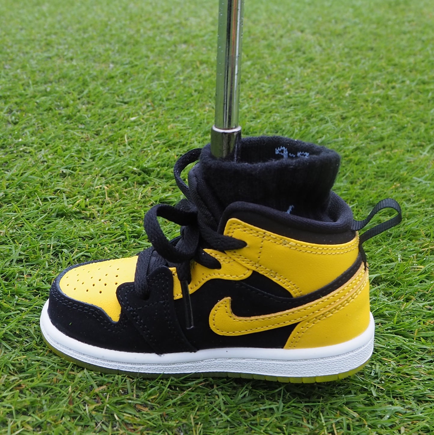 スニーカーパターカバー302/Jordan 1 Mid SE [VARSITY MAIZE]