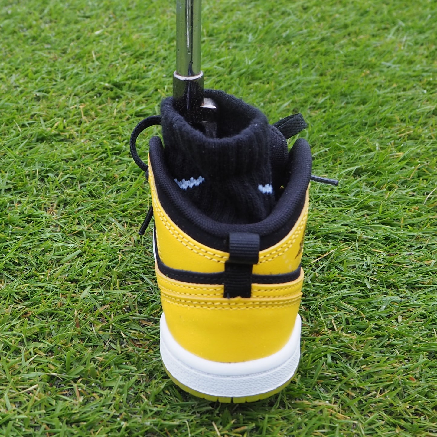 スニーカーパターカバー302/Jordan 1 Mid SE [VARSITY MAIZE]