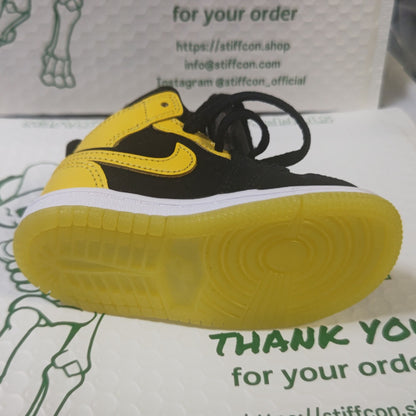 スニーカーパターカバー302/Jordan 1 Mid SE [VARSITY MAIZE]