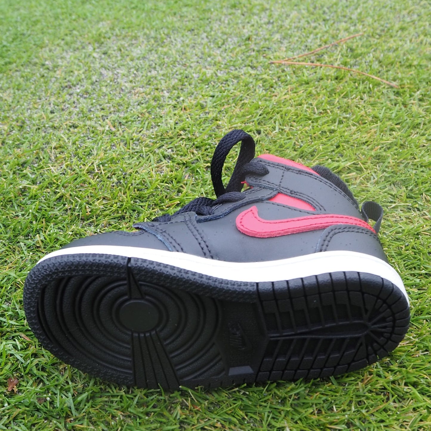 スニーカーパターカバー308/Jordan 1 Mid [BLK/VARSITY RED]